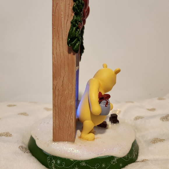 Vintage Disney Classic Pooh Holiday collectible. - Picture 3 of 6